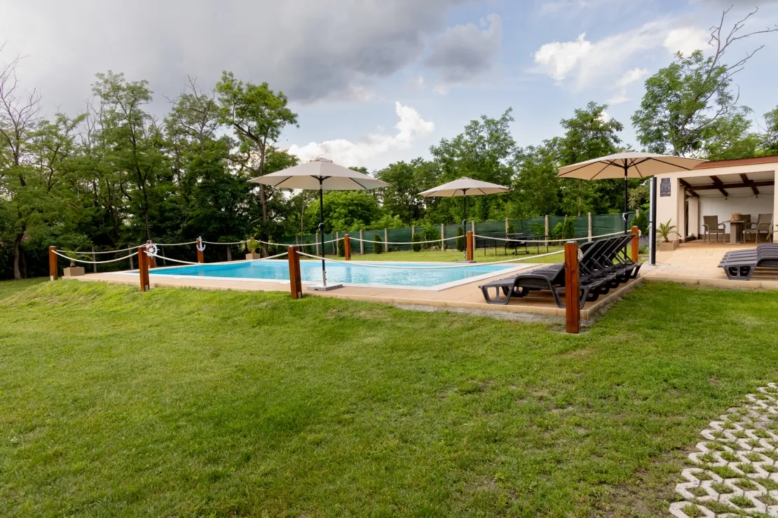 nekeresd-birtok-nyugalom-kikapcsolodas-szallas-medence-jacuzzi-nemesker-1