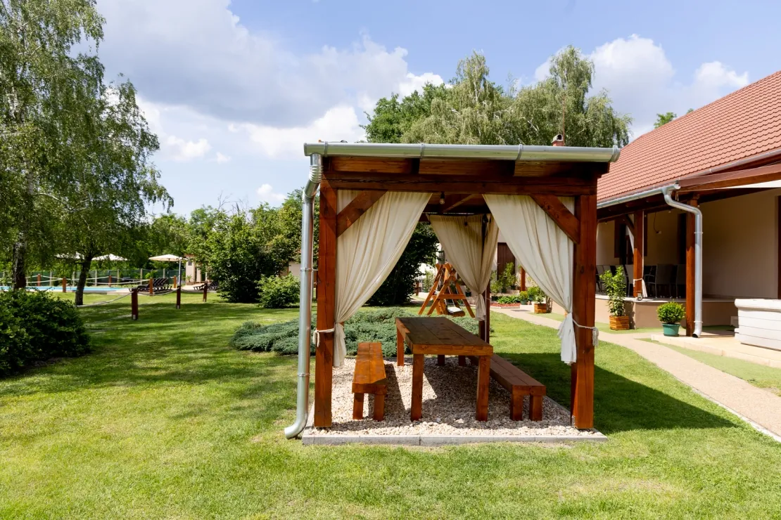 nekeresd-birtok-nyugalom-kikapcsolodas-szallas-medence-jacuzzi-udvar-nemesker-16