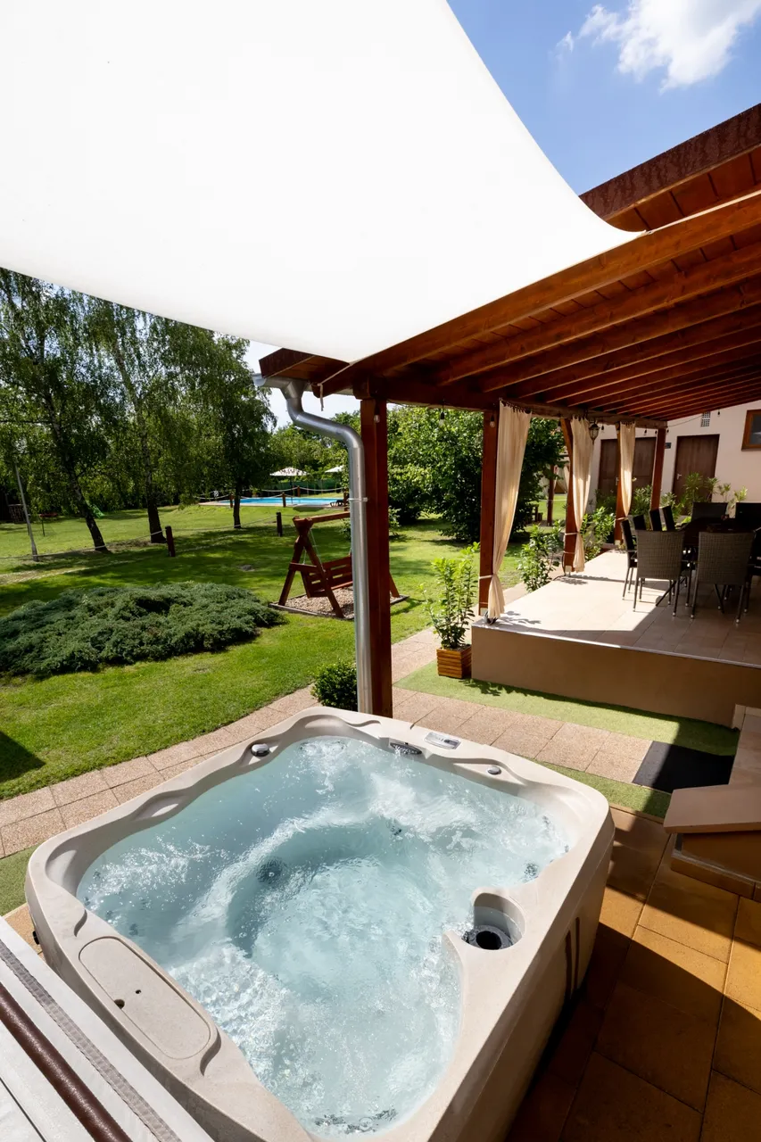nekeresd-birtok-nyugalom-kikapcsolodas-szallas-medence-jacuzzi-udvar-nemesker-2
